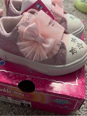 Girls' Light-Up Glitter Sneakers with Bow – Pink